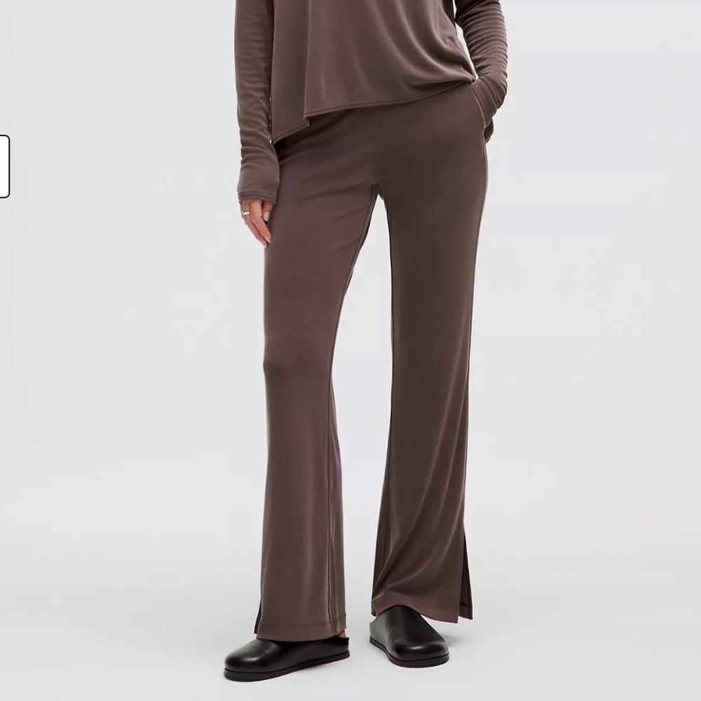 Lululemon Drapey Softstreme Flared Pant - Espresso Size Small